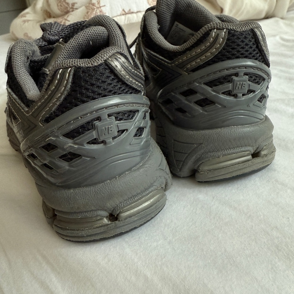 New Balance 1900 Shoes Kid size 12 Grey Black Sneakers Running Trainers Sport - Picture 6 of 8